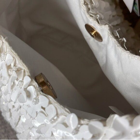 Viral Beaded Bag Made in India White Floral NWT - Picture 5 of 6